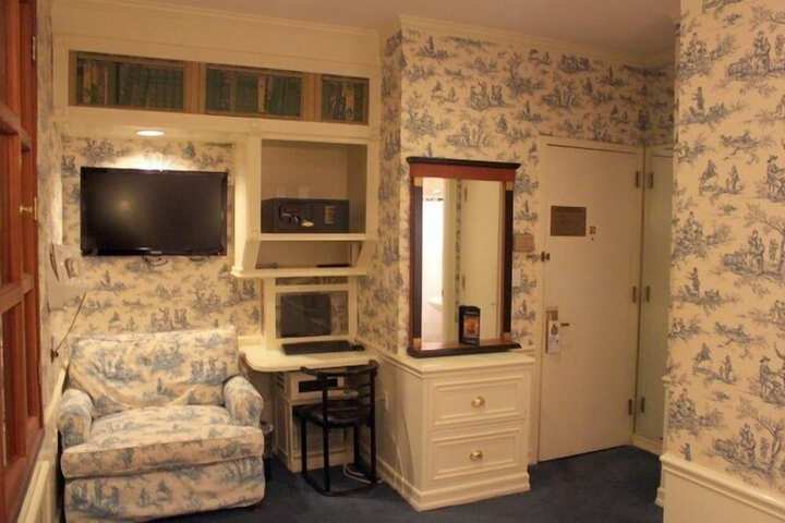 Room 76 of 84