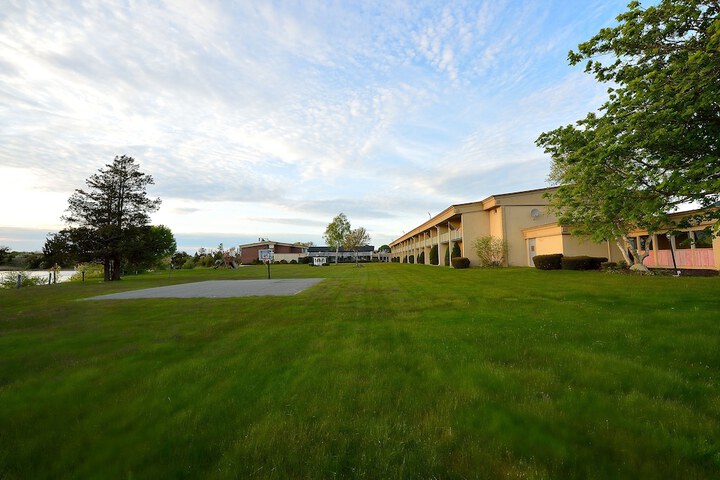 Hotel Exterior 41 of 41