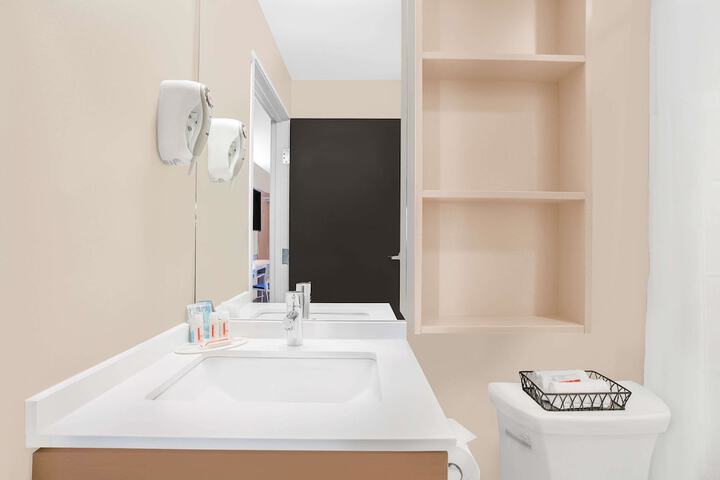 Room 9 of 15