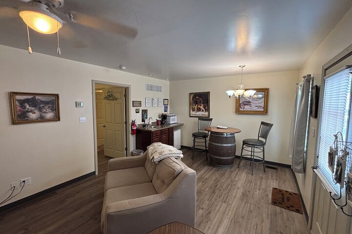 Hermann Crown Suites