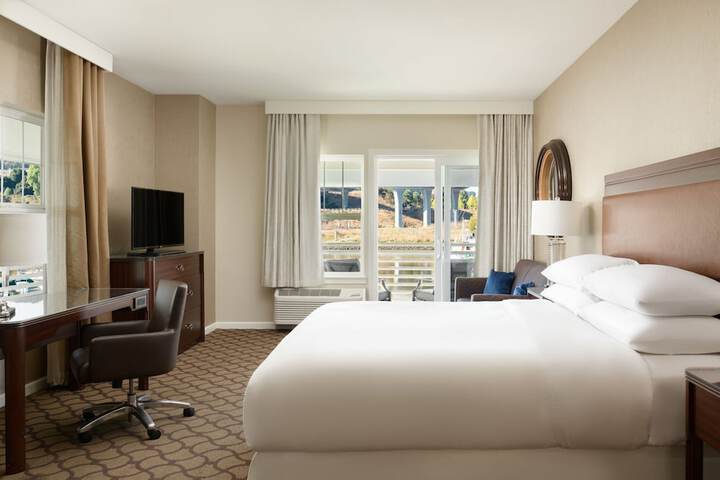 Room 31 of 83