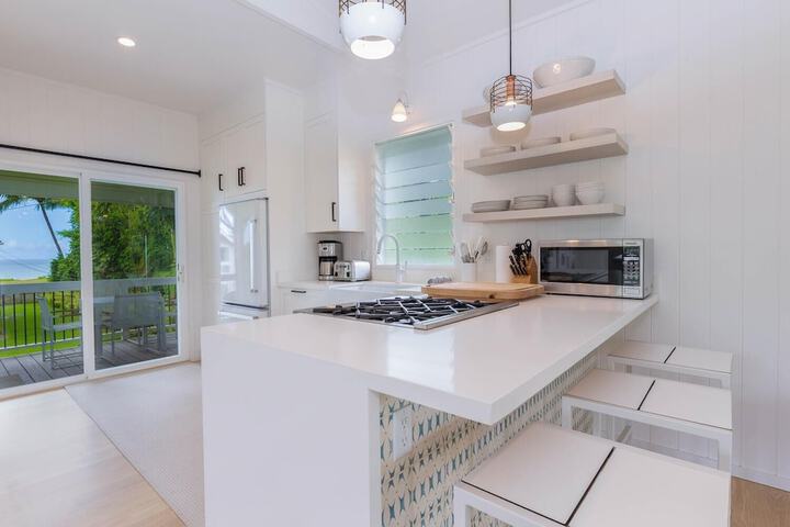 Hanalei Beachfront 2 Bedroom Home by RedAwning