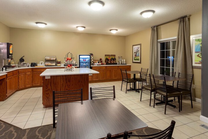 GrandStay Hotel & Suites