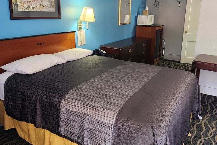 Room 12 of 15