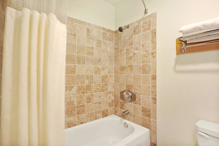 Room 6 of 23