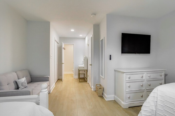 Walk to Shore & Boardwalk: Bethany Beach Retreat