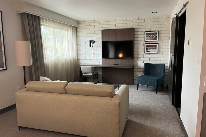 Room 16 of 33