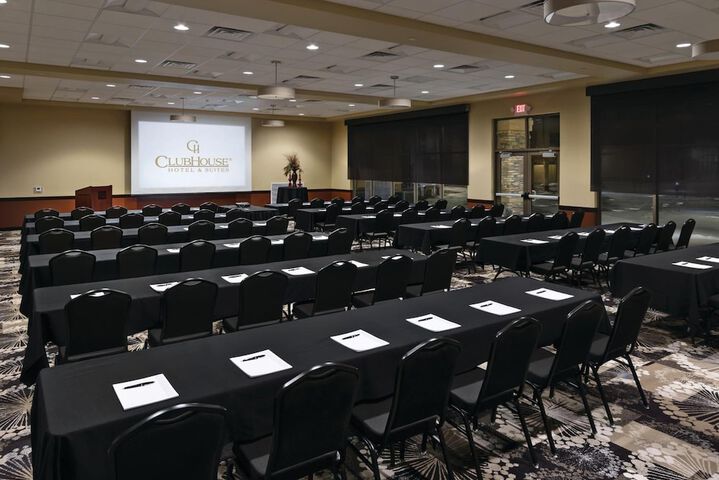 ClubHouse Hotel & Suites - Fargo