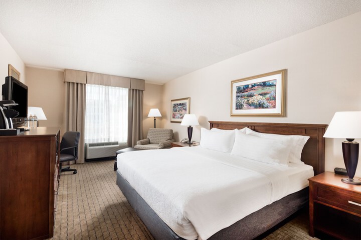 Room 32 of 43