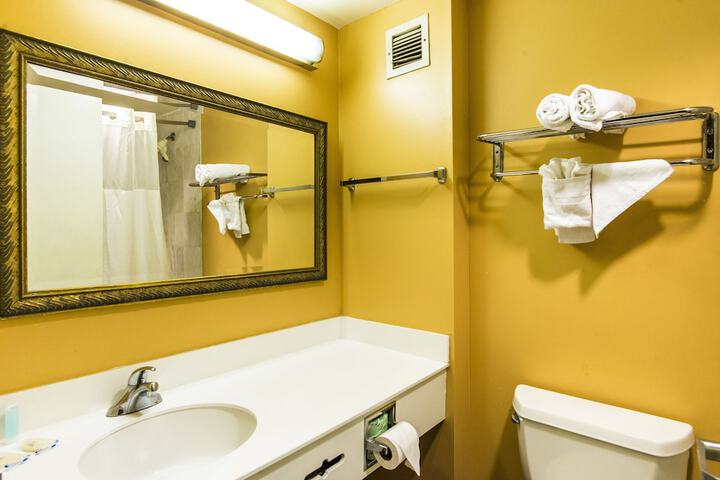 Room 10 of 28
