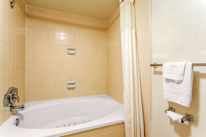 Room 13 of 29