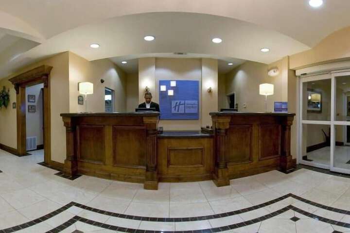Holiday Inn Express Hotel & Suites Vernon College Area by IHG