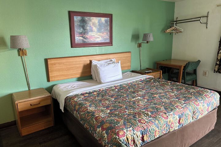 Room 8 of 14