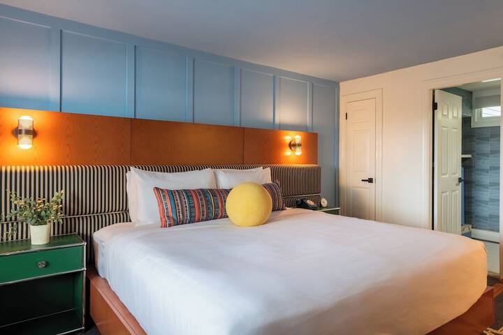 Driftaway Hotel and Pool