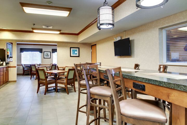 Baymont by Wyndham Galesburg