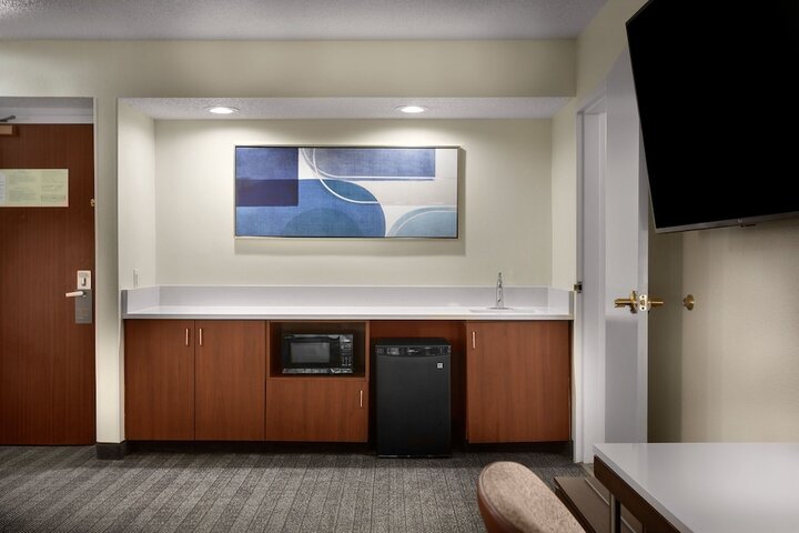 Lounge 54 of 58