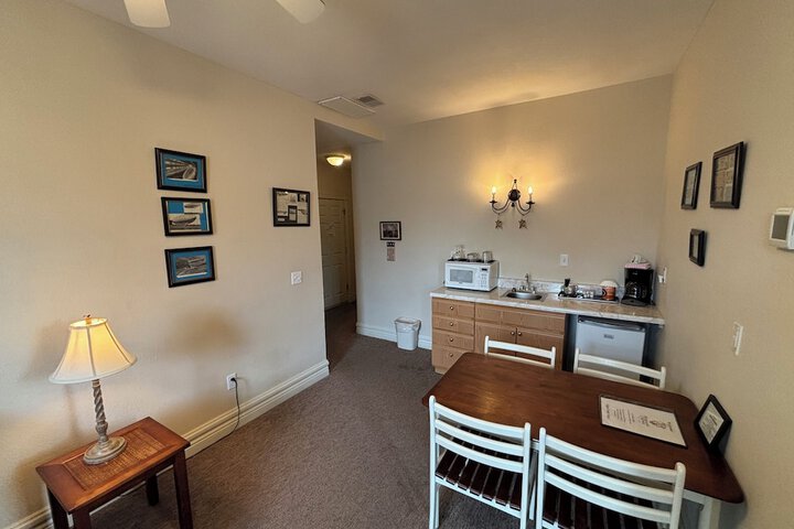 Hermann Crown Suites