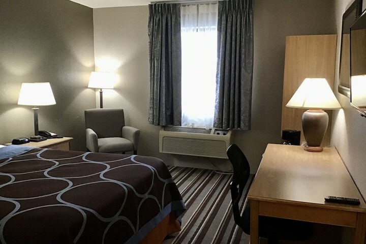 Room 15 of 27