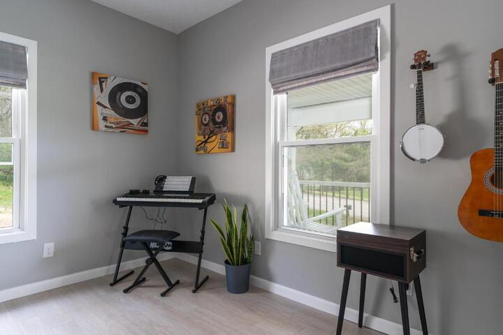 SAND HILL COTTAGE 3 Bedroom Home near PURDUE! River & Park View