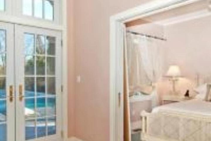 Villa Victoria - Cozy Hamptons Villa