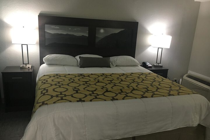 Room 12 of 32