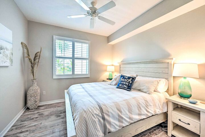 Naples Escape in Regatta w / Resort Amenities!