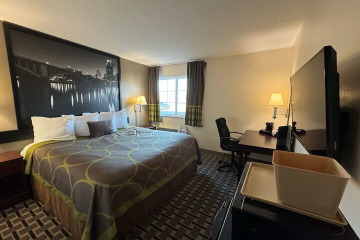 Super 8 by Wyndham Chisago City