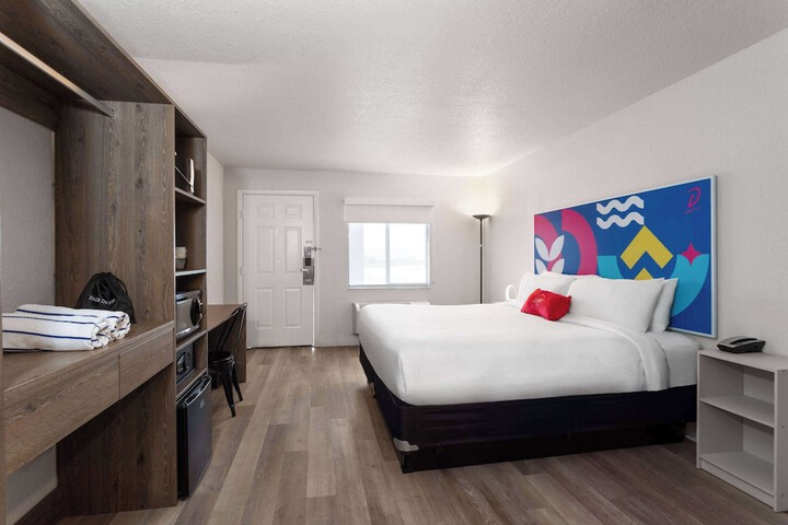 Room 28 of 38