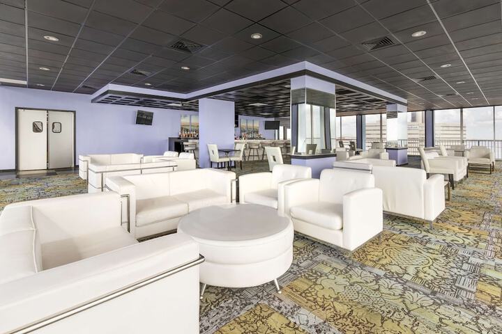 Lounge 23 of 25