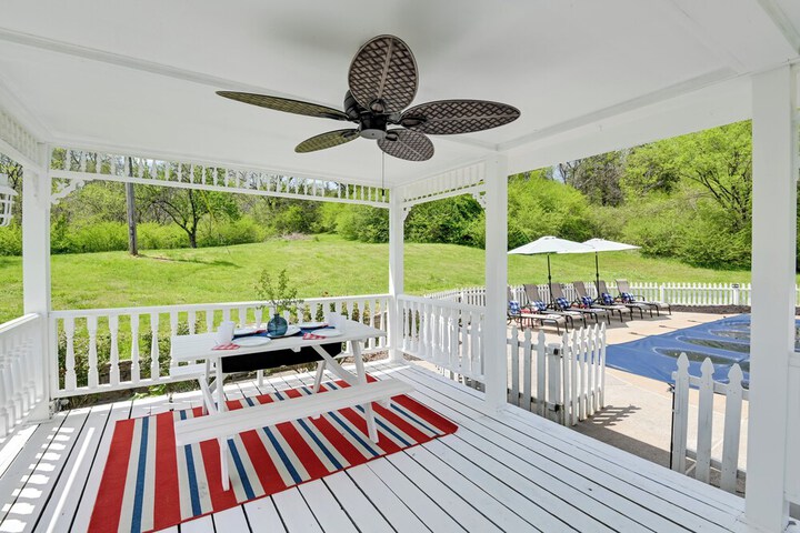 Chic Nashville-area Retreat w / Private Pool!