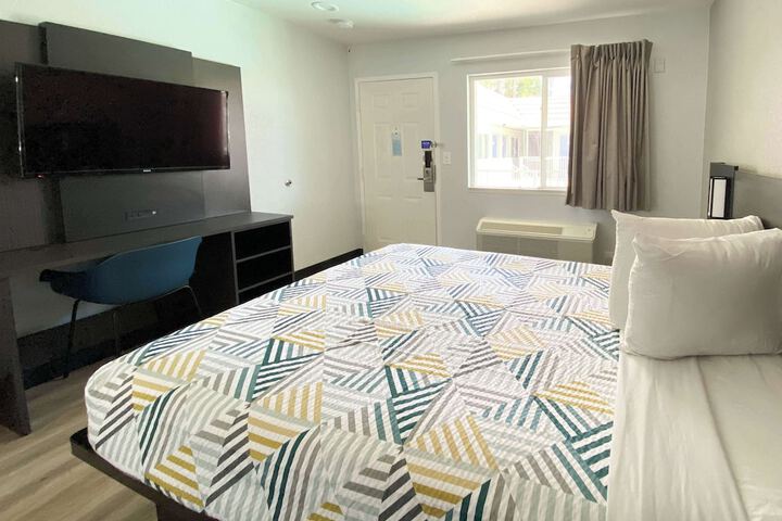 Room 7 of 25