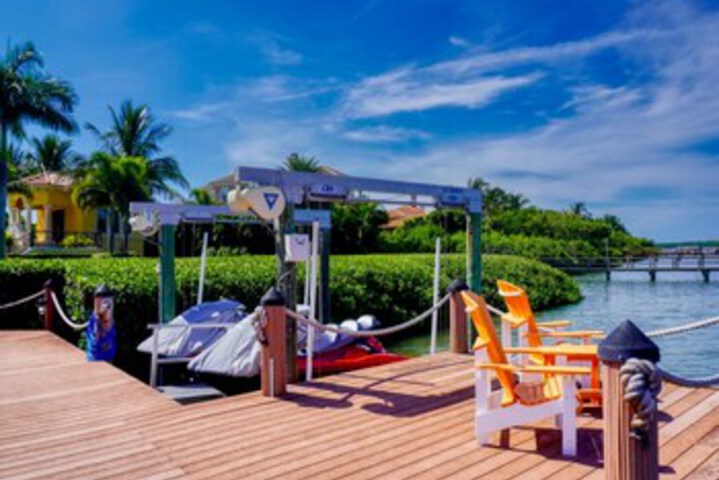 Tierra Verde St. Petersburg Waterfront Estate by Techtravel