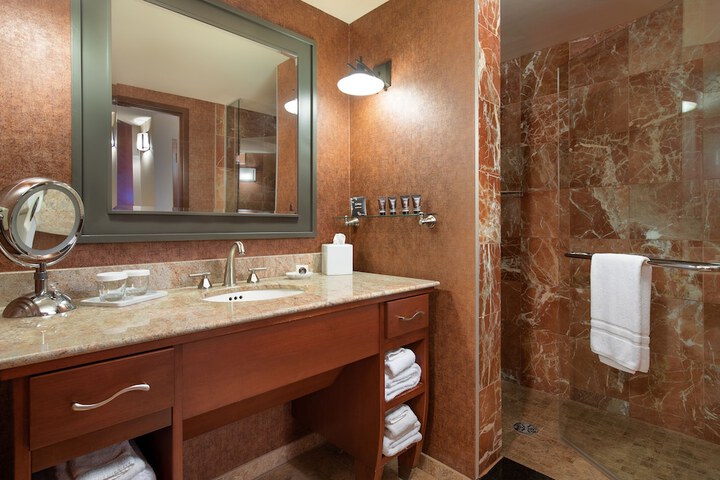 Room 10 of 27
