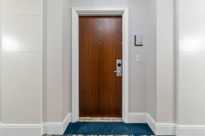 Room 219 of 412