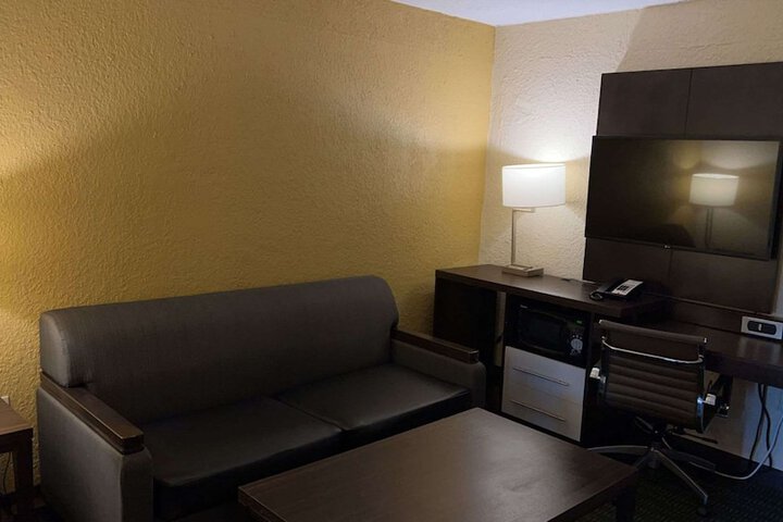 Room 9 of 20