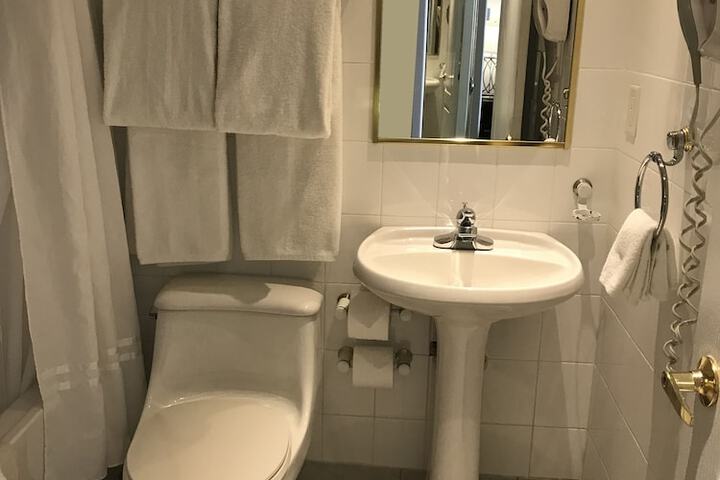 Room 25 of 62
