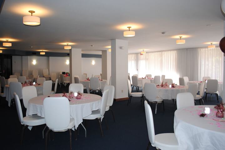 Ballroom/Hall 70 of 90