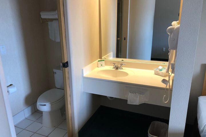 Room 10 of 29