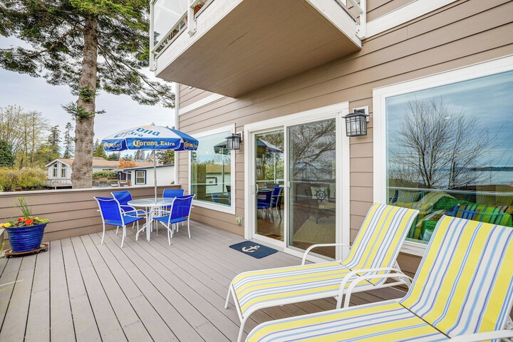 Beautiful Birch Bay Retreat w / Deck & Fire Pit!