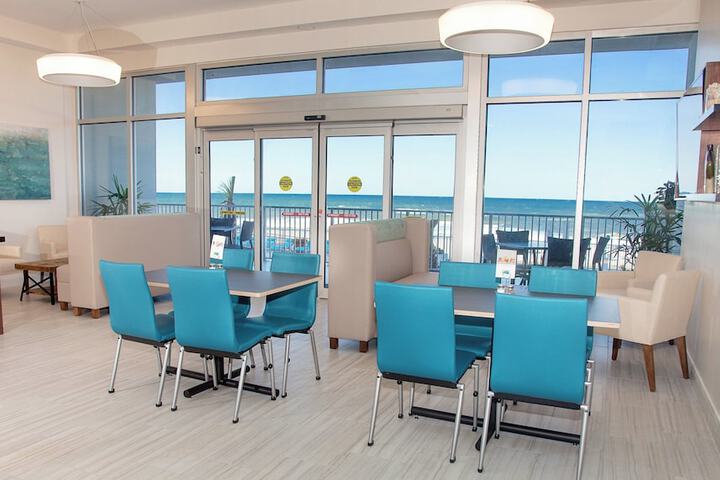 Holiday Inn Express & Suites Panama City Beach - Beachfront by IHG