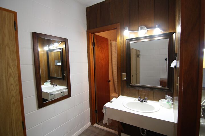 Room 25 of 33