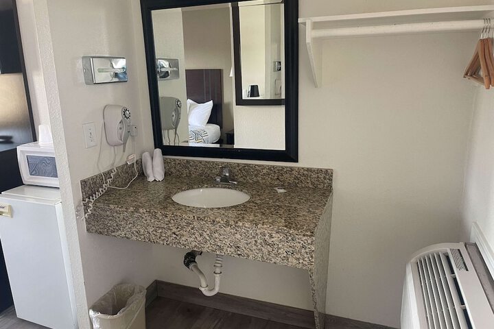 Room 14 of 18