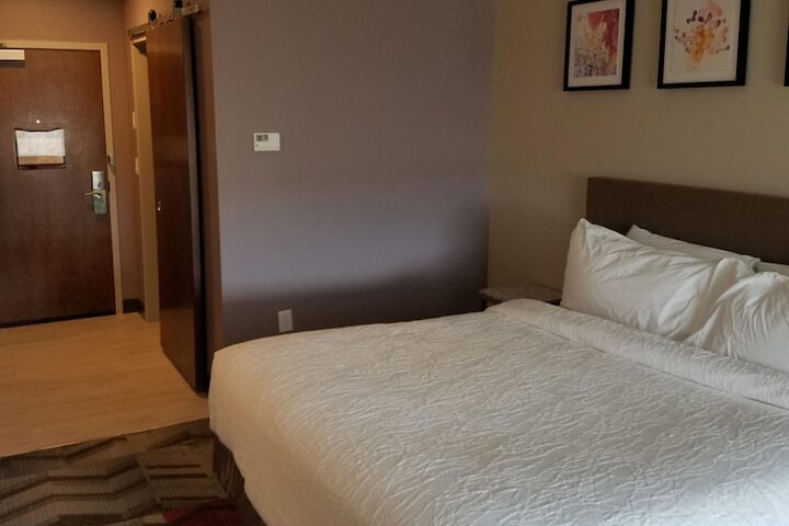 Room 33 of 64