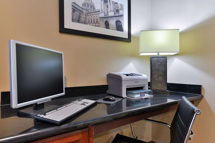 Business Center 25 of 28