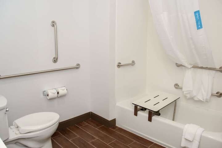 Room 32 of 61
