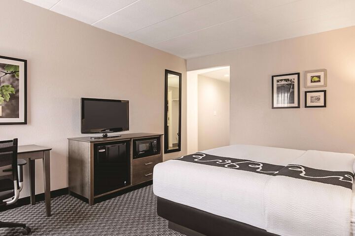 Room 33 of 41