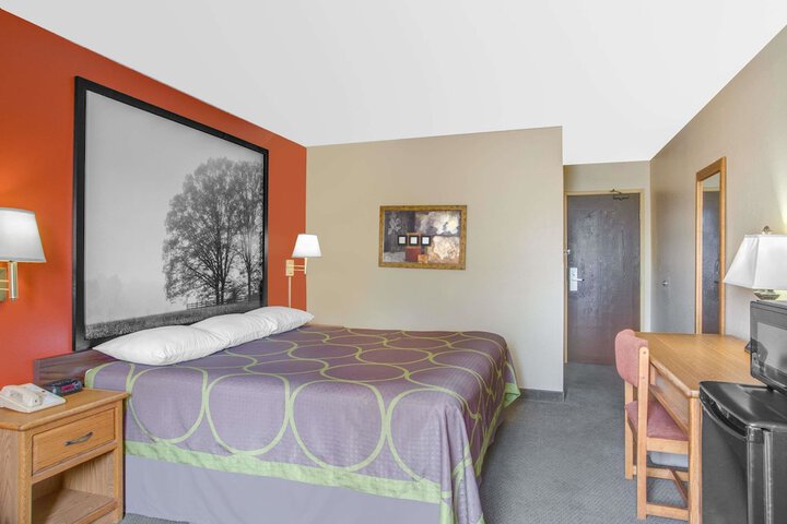 Room 9 of 13