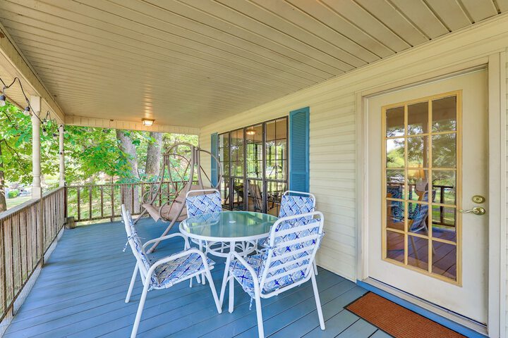 Waterfront Wheeler Lake Home w / Furnished Deck