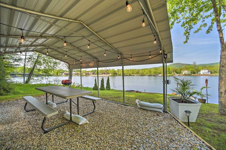 Lake Luzerne Home w / Fire Pit on Hudson River