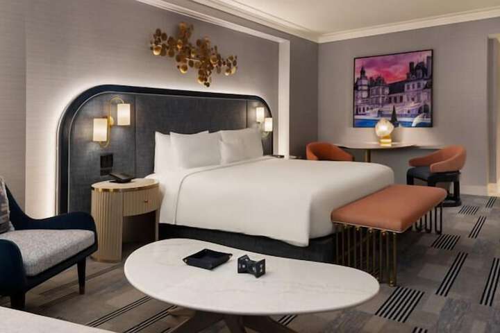 Room 28 of 182